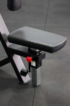 Body Iron Commercial Rear Delt / Pec Fly -World Fitness 10.pecdec