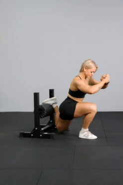 Body Iron Commercial Bulgarian Split Squat -World Fitness BodyIronBulgarianSplitSquat 1